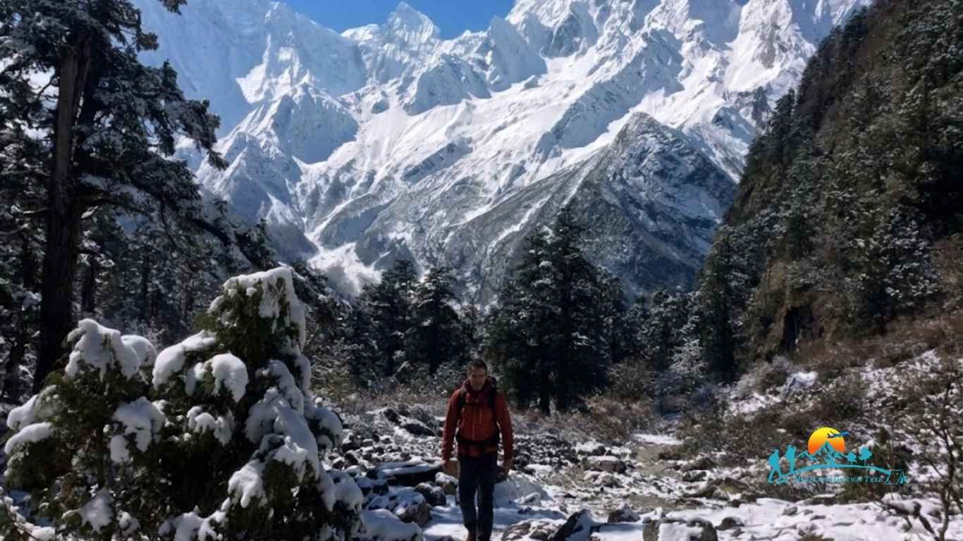 Can You Do a Solo Trek to Manaslu Circuit