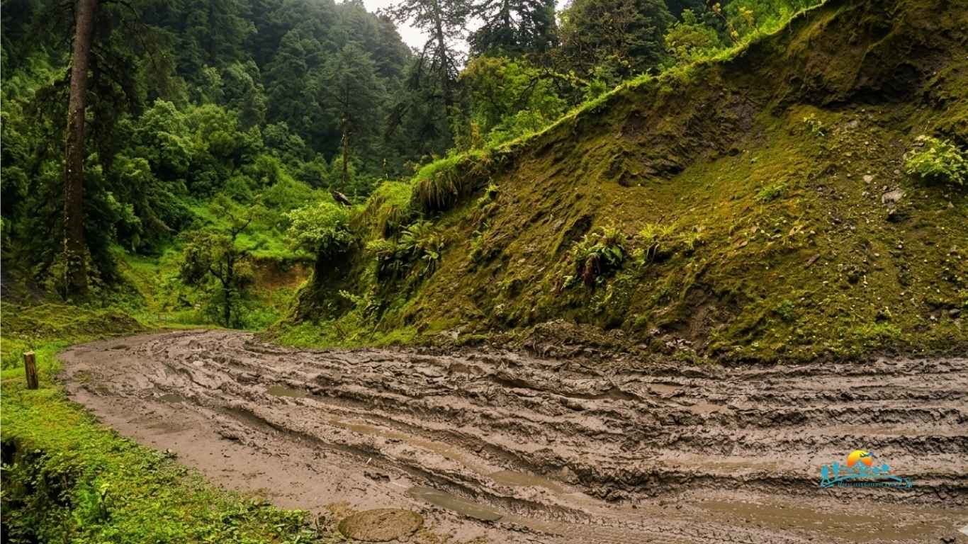 challenges trekkers will face during the summer and monsoon season